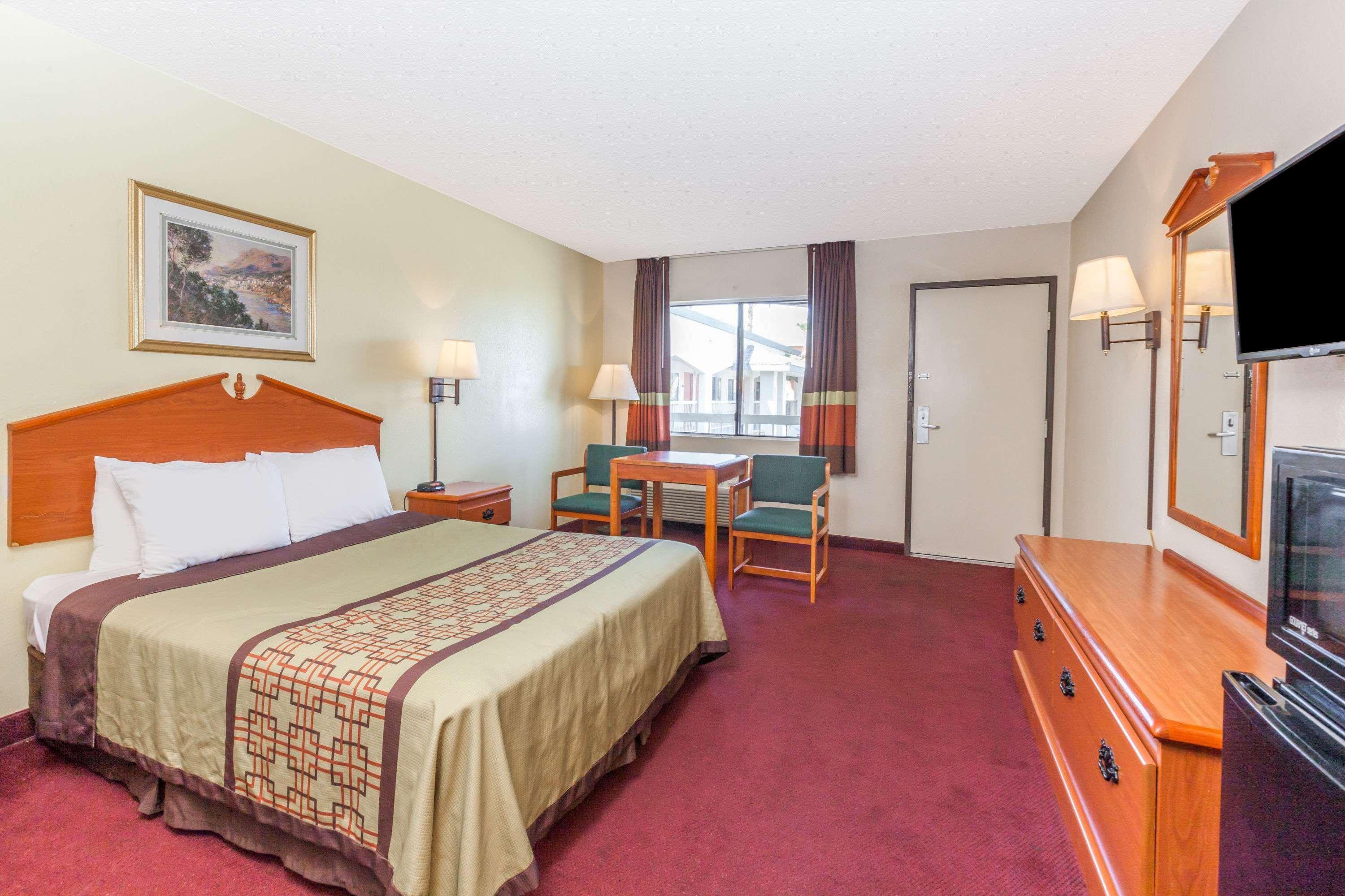 Super 8 By Wyndham Bakersfield/Central Екстер'єр фото