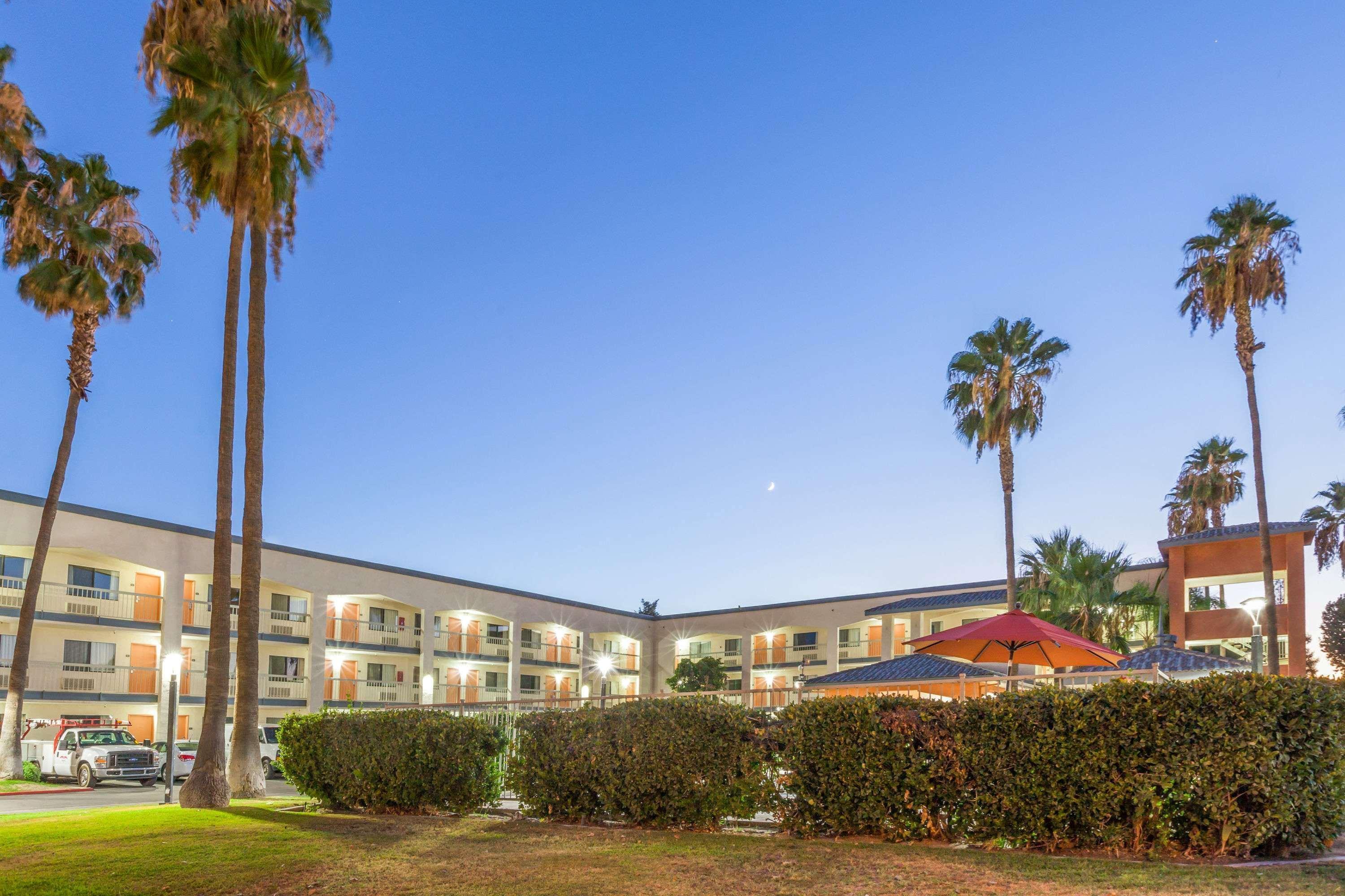 Super 8 By Wyndham Bakersfield/Central Екстер'єр фото