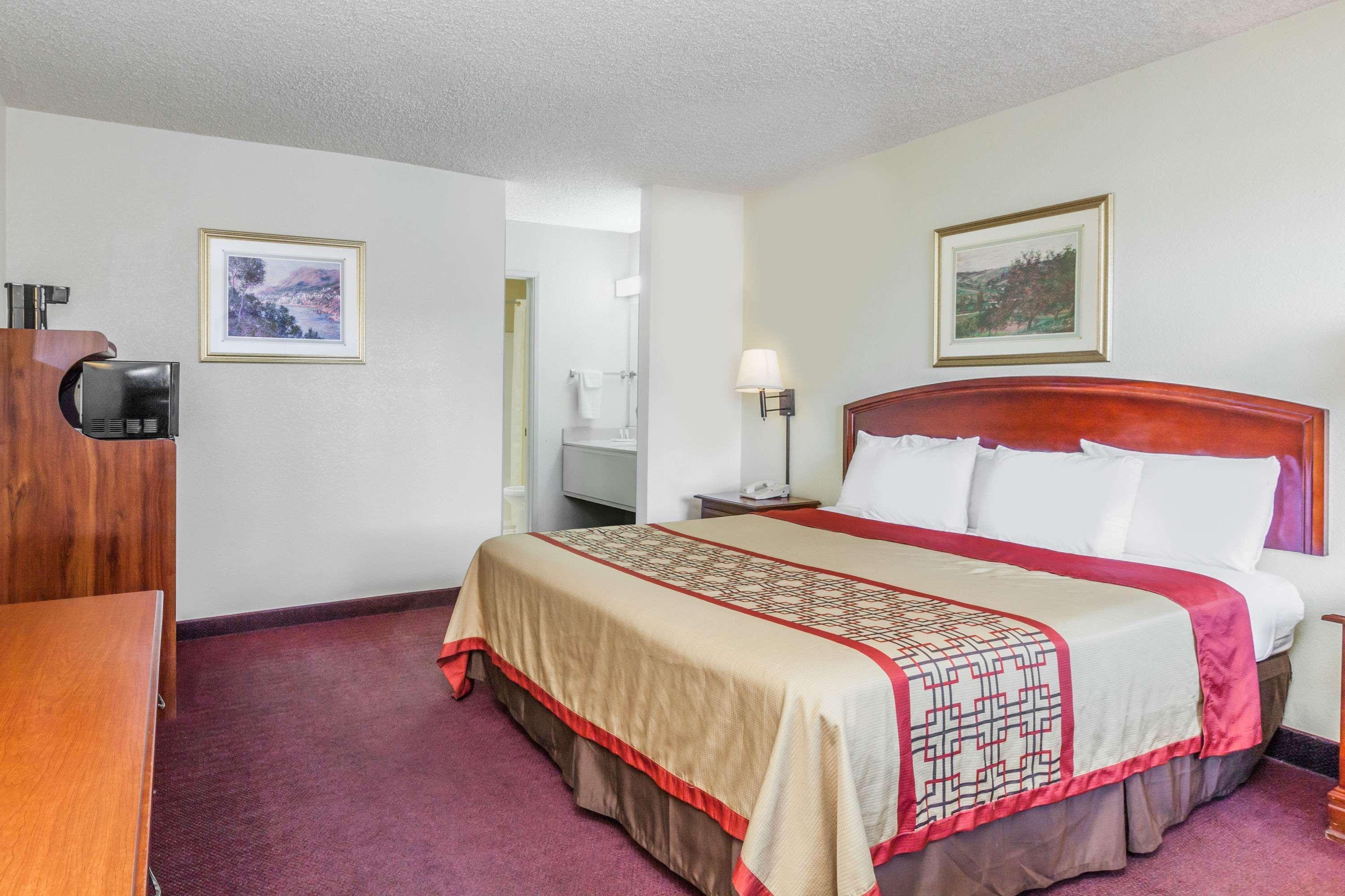 Super 8 By Wyndham Bakersfield/Central Екстер'єр фото