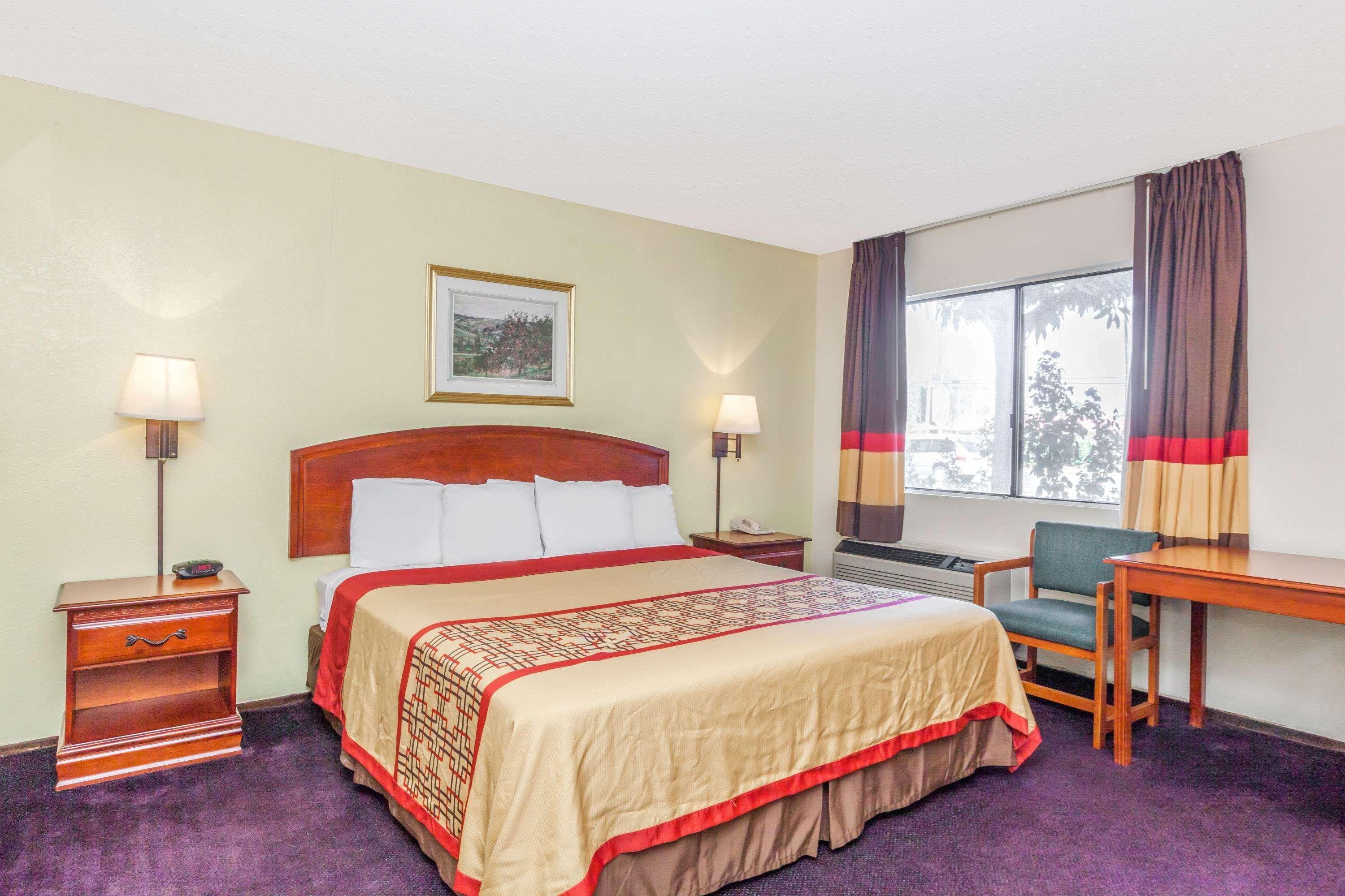 Super 8 By Wyndham Bakersfield/Central Екстер'єр фото
