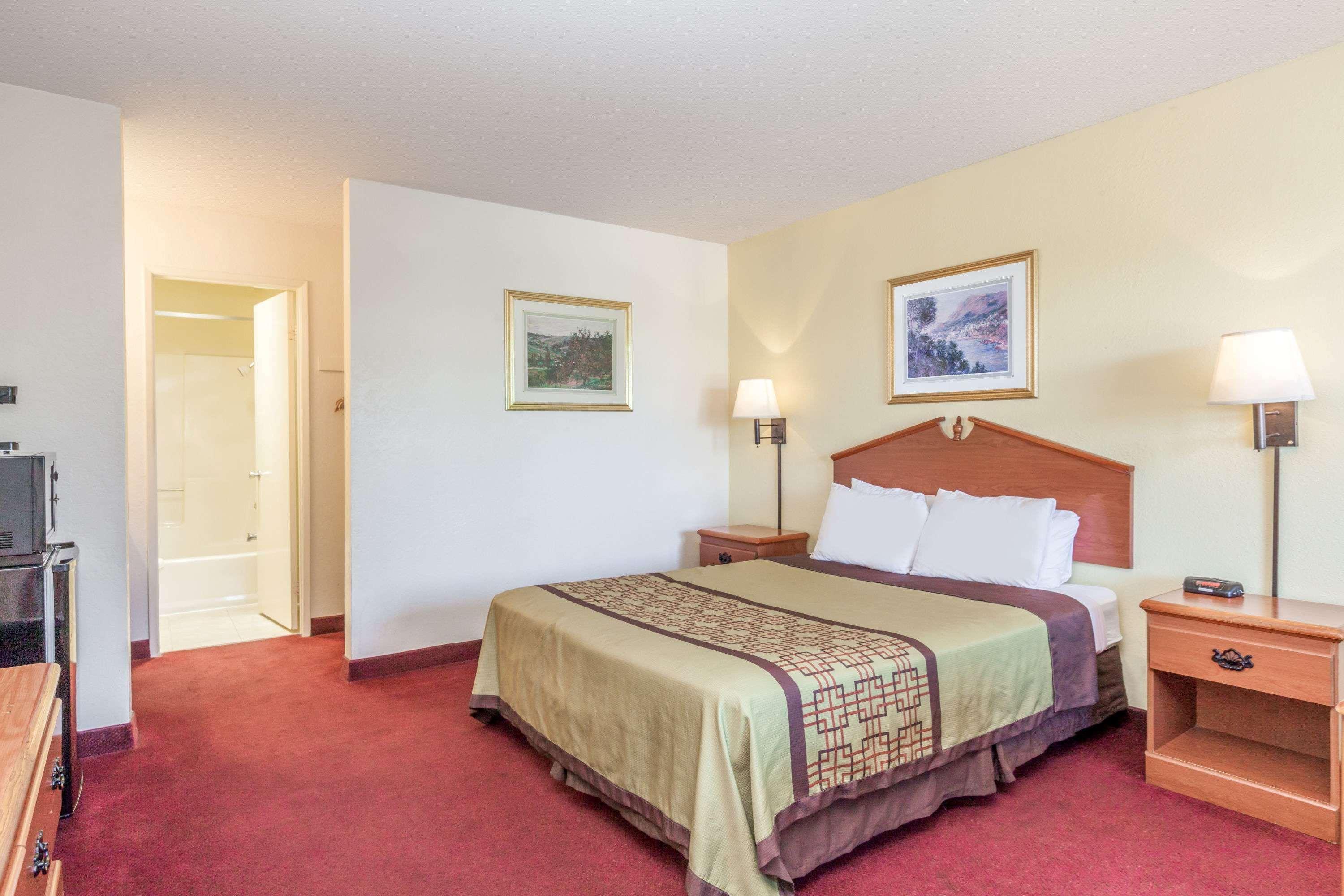 Super 8 By Wyndham Bakersfield/Central Екстер'єр фото