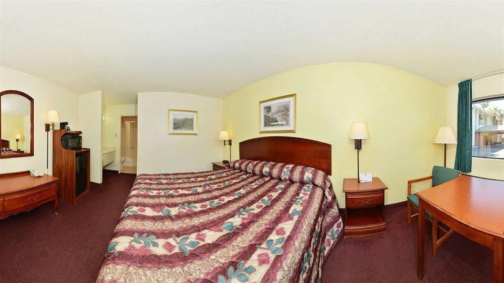 Super 8 By Wyndham Bakersfield/Central Екстер'єр фото