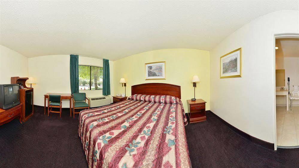 Super 8 By Wyndham Bakersfield/Central Екстер'єр фото